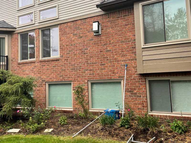 exterior of a house after a window washing washington mi